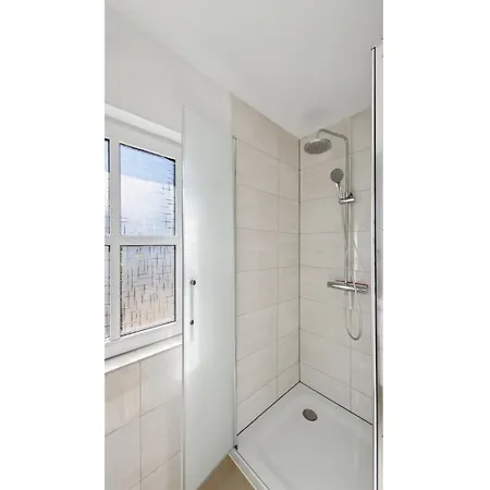 Moderne Fuer Vier Personen, Apartment